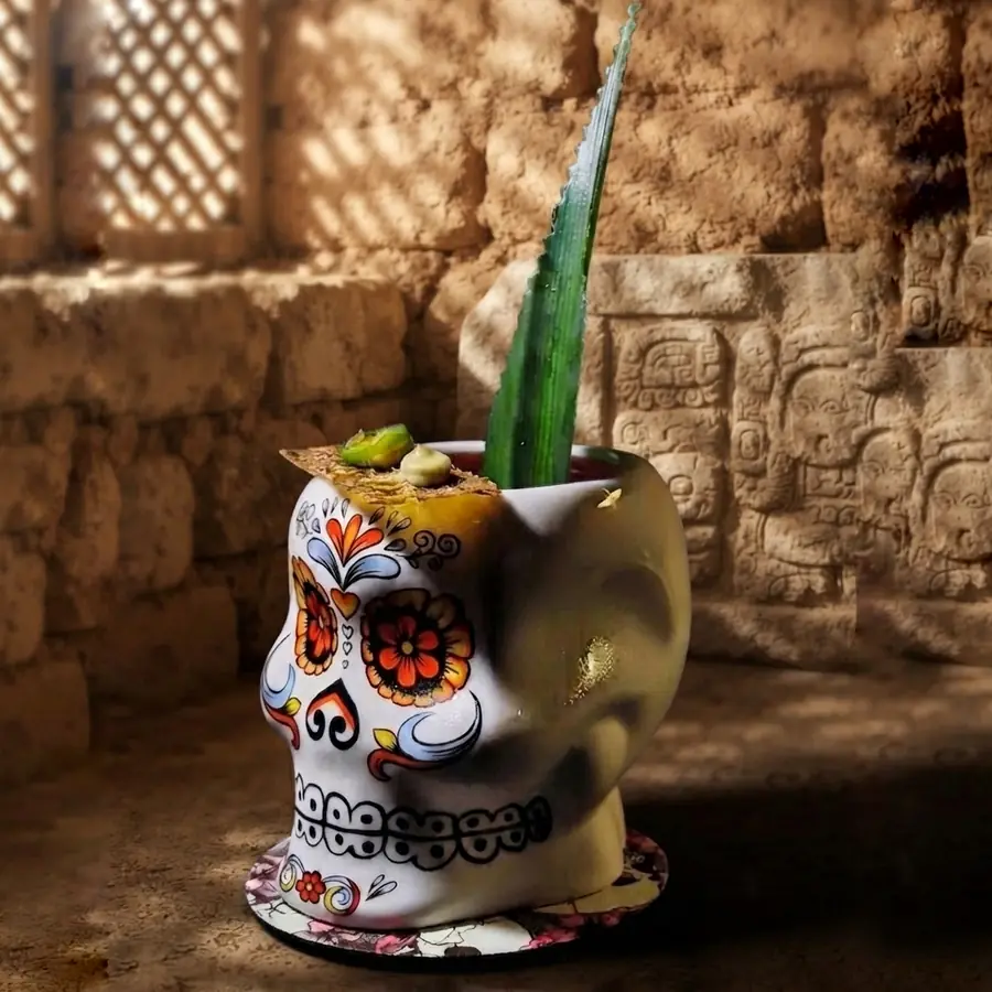 Cocktail d'autore La Santa Muerte - miscelazione d'avanguardia con ingredienti fatti in casa all'Art Café LimeOlé House a Verona